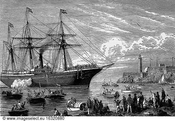 Havanna  Kuba  Ankunft eines Postdampfers mit Verstärkungstruppen aus Spanien im Hafen. Antike Illustration. 1875.