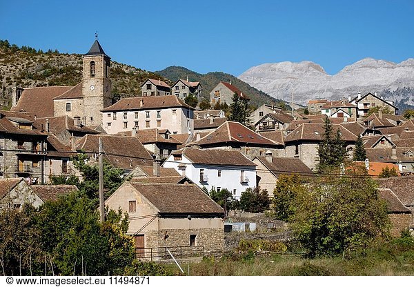 Hecho village  Valley of Hecho  western valleys  Pyrenean mountain range  province of Huesca  Aragon  Spain