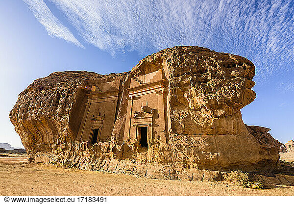 Hegra  auch bekannt als Mada?in Salih oder Al-?ijr  archäologische Stätte  nabatäische Höhlengräber in Fels gehauen
