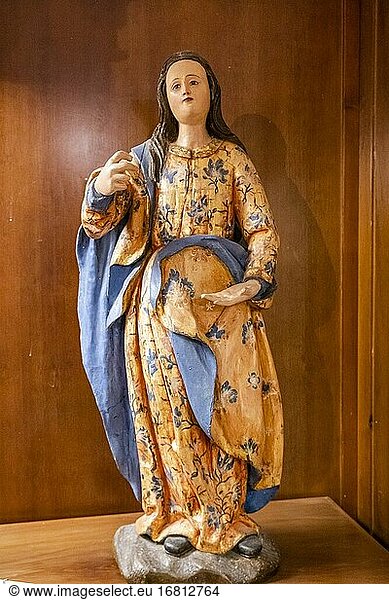 Heilige Lucia  polychrome Holzschnitzerei  17. Jahrhundert  Museum für religiöse Kunst und Paläontologie  Kirche San Bartolom?  Atienza  Provinz Guadalajara  Spanien.