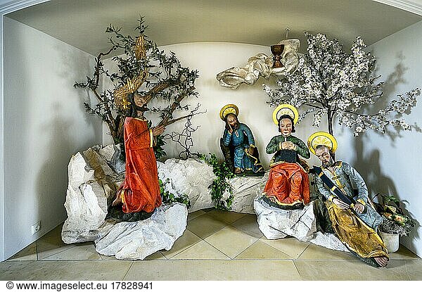 Heiligenfiguren  betende Jünger am Ölberg  Pfarrkirche St. Verena  Fischen  Allgäu  Bayern  Deutschland  Europa