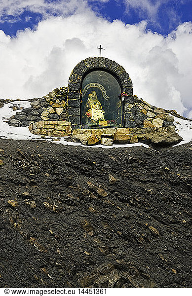 Heiligtum am Berghang