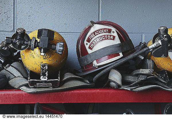 Helme und Ausrüstung für Feuerwehrleute