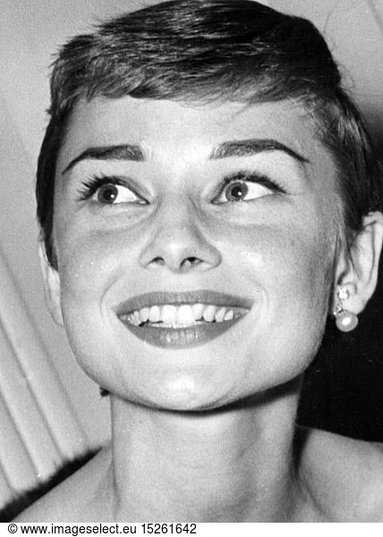 Hepburn  Audrey  4.5.1929 - 20.1.1993  brit. Schauspielerin  Portrait  wÃ¤hrend der Pressekonferenz nach ihrer Hochzeit  30.9.1954  lÃ¤cheln  lÃ¤chelnd  1950er  50er  20. Jahrhundert  menschen  Frau  weiblich