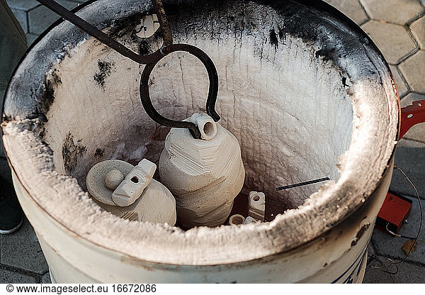 Herstellung von handwerklicher Raku-Keramik