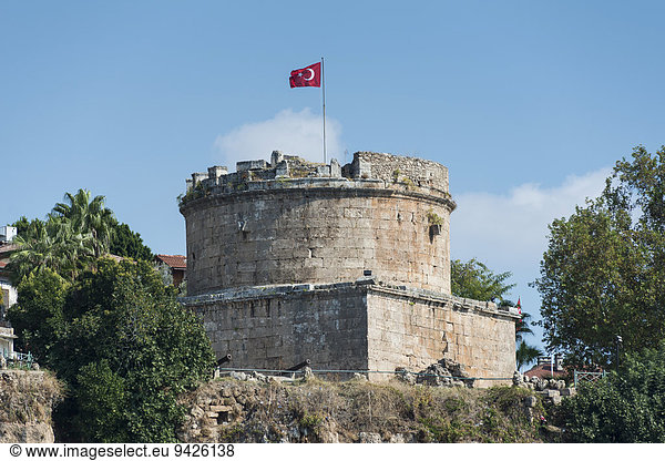 Hidirlik-Turm in der Bucht von Antalya  Hidirlik Kulesi  Festung aus dem 2. Jahrhundert  Kaleiçi  Antalya  Türkei