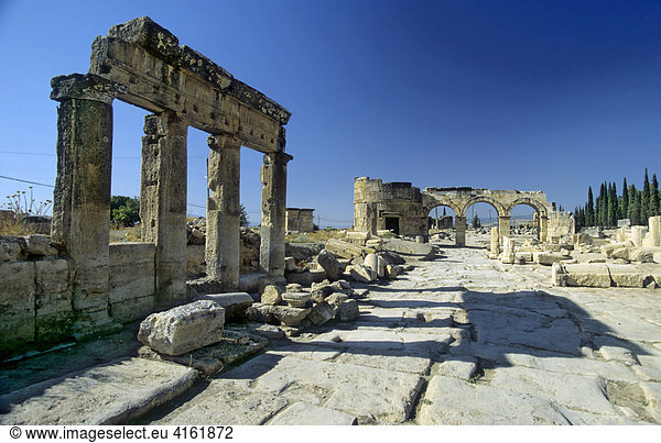Hierapolis Marmorstadt zerfallene Ruine in der Umgebung von Pamukkale  Türkei.