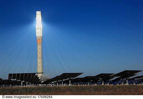 Hightech Sonnenkraftwerk Gemasolar in Fuentes de Andalucia nahe Sevilla  Solarturm  Solarwärmekraftwerk  Andalusien  Spanien  Europa