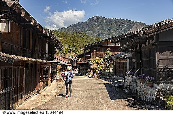Hiker on the Nakasend? path (??? Central Mountain Route)  old village on the Nakasend? road  traditional houses  Tsumago-juku  Kiso Valley  Japan  Asia