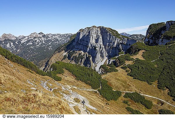 Hiker on the way from Loser to Greimuth  Loser Plateau  Totes Gebirge  Altaussee  Aussseland  Salzkammergut  Styria  Austria  Europe