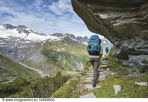Hikers on the Berliner Höhenweg  Behind the Waxeggkees Glacier  Zillertal Alps  Zillertal  Tyrol  Austria  Europe