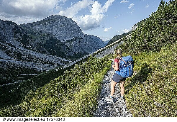 Hikers on the way to the Lamsenspitze  Tyrol  Austria  Europe