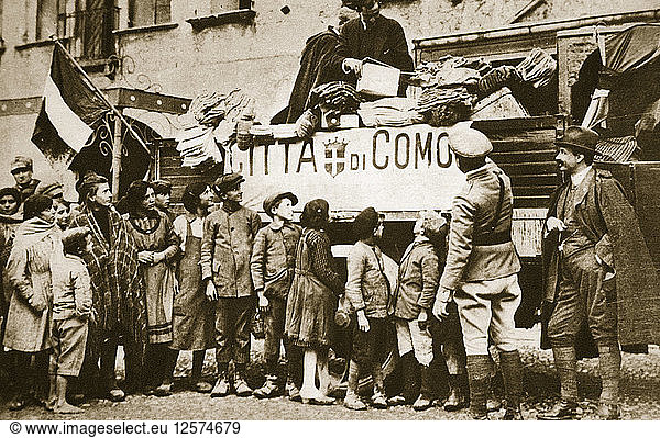 Hilfsgüter des Roten Kreuzes für Kriegsopfer in Como  Italien  Erster Weltkrieg  ca. 1914-c1918. Künstler: Unbekannt