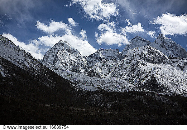 Himalaya-Gipfel entlang des Weges zum Mount Everest Base Camp in Nepal.