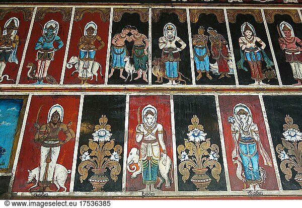 Hinduismus  Hindutempel  Wandmalereien verschiedener Götter  Innenraum  Devinuwara Sri Vishnu Maha Devalaya  Dondra bei Matara  Südprovinz  Sri Lanka  Asien