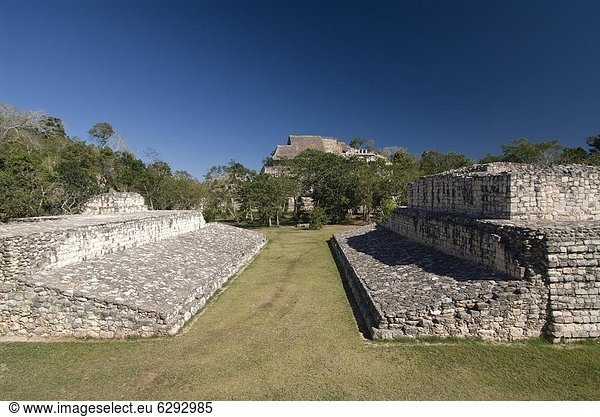 Hintergrund  Nordamerika  Mexiko  Fokus auf den Vordergrund  Fokus auf dem Vordergrund  Ball Spielzeug  Akropolis  Gericht  Yucatan