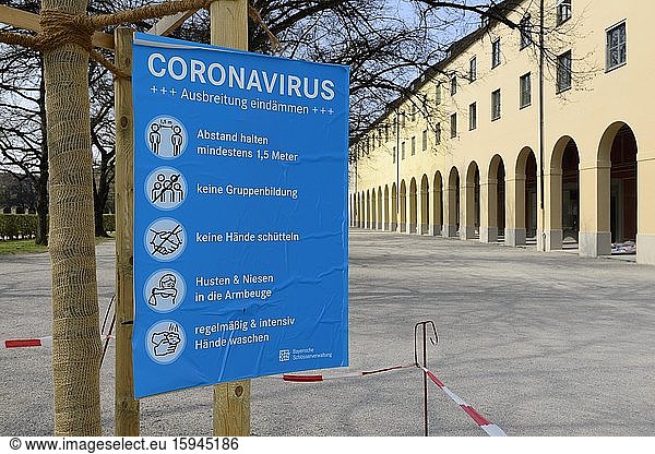 Hinweisschild auf Verhalten während der Corona-Krise  Hofgarten  München  Bayern  Deutschland  Europa