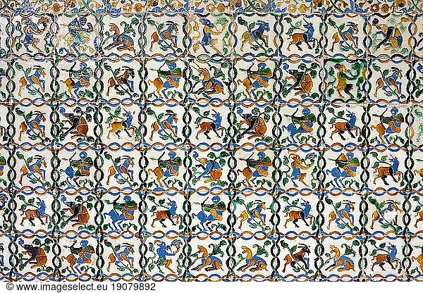 Historische Kachelwand mit vielen Fabelwesen: Satyrn  Zentauren  Einhörner im Real Alcazar  Sevilla  Spanien  Region Andalusien  Europa