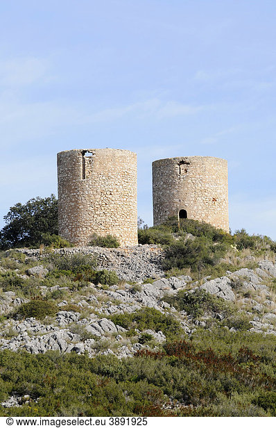 Historische Windmühlen  Berg  Gata de Gorgos  Javea  Costa Blanca  Provinz Alicante  Spanien  Europa