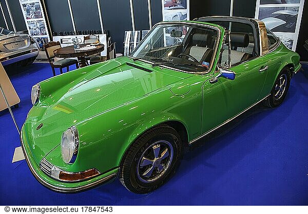 Historischer klassischer Oldtimer Classic Car Porsche 911 Targa aus 60er Jahre  Messe Techno Classica  Essen  Nordrhein-Westfalen  Deutschland  Europa