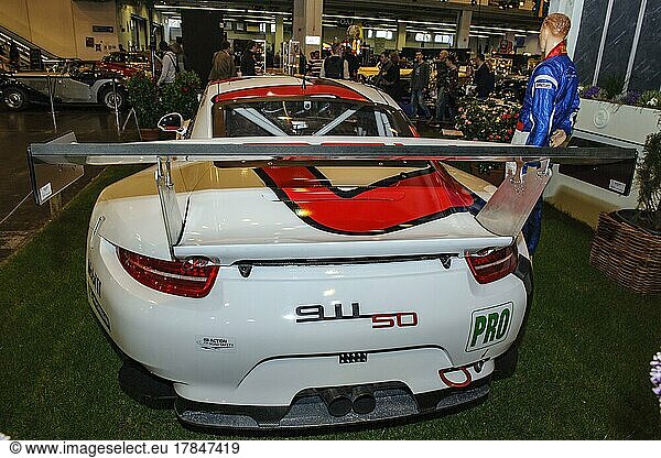 Historischer Rennwagen für Motorsport Porsche 911 RSR Le Mans 2013  Messe Techno Classica  Essen  Nordrhein-Westfalen  Deutschland  Europa