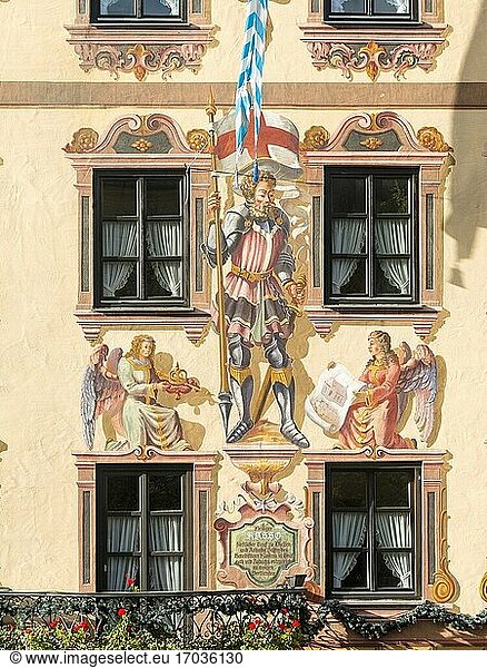 Historisches Hotel Zum Rassen. Die Altstadt von Partenkirchen in Garmisch-Partenkirchen. Europa  Mitteleuropa  Deutschland.