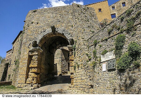 Historisches Stadttor Porta all Arco  ältestes erhaltenes etruskisches Stadttor in Italien  Volterra  Toskana  Italien  Europa