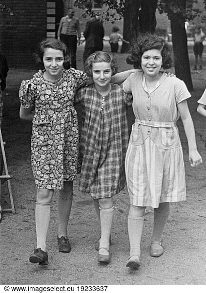 History / Germany / Jews / Photo /
Nazi era (1933–45). Middle school at Grosse Hamburger Strasse 27 in Berlin-Mitte: pupils in the schoolyard (background: gym teacher Goss  who was deported). Photo  Abraham Pisarek  undated (1930s).