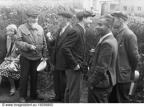 History / Germany / Jews / Post War Period. Jewish UNRRA camp in Berlin Tiergarten (UNRRA= United Nations Relief and Rehabilitation Administration) for displaced persons: men queuing for food. Photo  September 1946 (Abraham Pisarek).