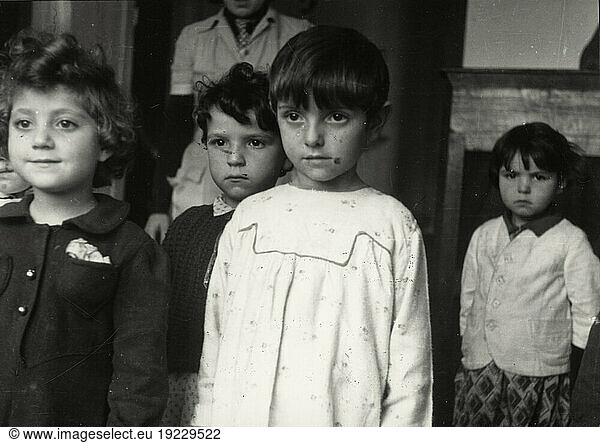 History / Germany / Jews /
Time after war. Jewish UNRRA camp in Berlin-Tempelhof (United Nations Relief and Rehabilitation Administration) for Displaced Persons: traumatized children.
Photo  September 1946 (Abraham Pisarek).