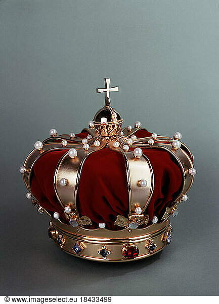 History / Royalty / Insignia.Dutch royal crown.(Replica).(Made in 1840 for the coronation of William II.).Wuppertal Clock Museum  Germany.