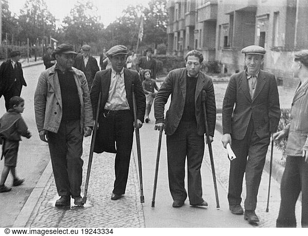 History  World War II  Germany. Jewish men at an UNRRA camp (United Nations Relief and Rehabilitation Administration for displaced persons) in Berlin. Photo  September 1945 (Abraham Pisarek).