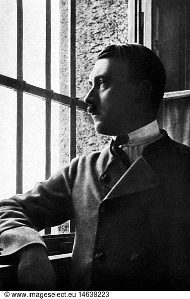 Hitler  Adolf  20.4.1889 - 30.4.1945  deut. Politiker (NSDAP)  haft in der Festung Landsberg am Lech  am Fenster seiner Zelle  1924