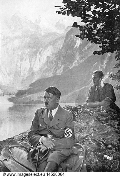 Hitler  Adolf  20.4.1889 - 30.4.1945  deut. Politiker (NSDAP)  Reichskanzler 30.1.1933 - 30.4.1945  am Obersee bei Berchtesgaden  um 1935