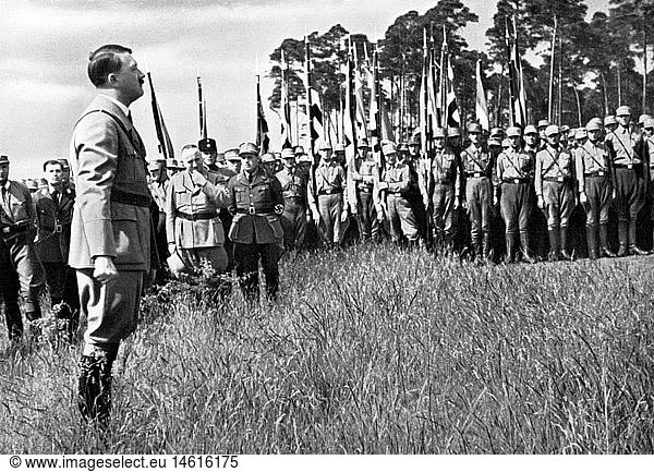 Hitler  Adolf  20.4.1889 - 30.4.1945  deut. Politiker (NSDAP)  Reichskanzler 30.1.1933 - 30.4.1945  bei ErÃ¶ffnung der ReichsfÃ¼hrerschule in Bernau  Brandenburg  16.6.1933