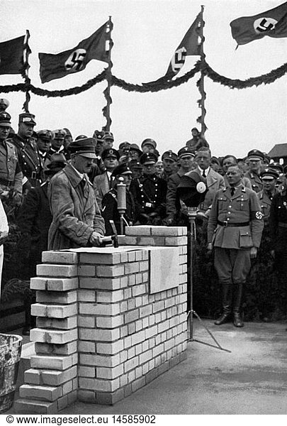 Hitler  Adolf  20.4.1889 - 30.4.1945  deut. Politiker (NSDAP)  Reichskanzler 30.1.1933 - 30.4.1945  legt die Grundmauer zum Versammlungshaus im Adolf-Hitler-Koog  Schleswig-Holstein  1935