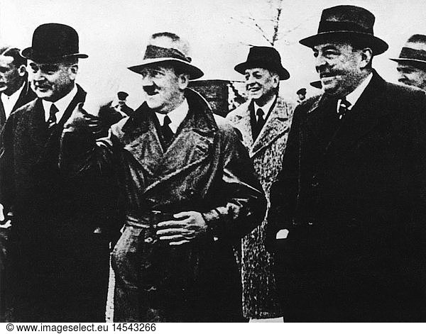 Hitler  Adolf  20.4.1889 - 30.4.1945  deut. Politiker (NSDAP)  Reichskanzler 30.1.1933 - 30.4.1945  mit den Industriellen Albert VÃ¶gler (Vereinigte Stahlwerke)  Fritz Thyssen (Thyssen AG) und Walter Borbet (Ruhrstahl AG)  1930er Jahre
