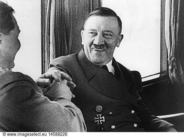 Hitler  Adolf  20.4.1889 - 30.4.1945  deut. Politiker (NSDAP)  Reichskanzler 30.1.1933 - 30.4.1945  mit Hermann GÃ¶ring im Zug  Anfang 1940er Jahre