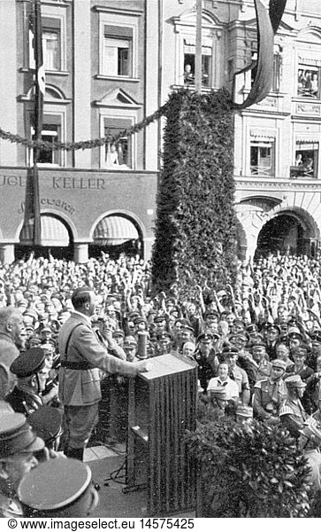 Hitler  Adolf  20.4.1889 - 30.4.1945  deut. Politiker (NSDAP)  Reichskanzler 30.1.1933 - 30.4.1945  Rede bei der 15-Jahr-Feier der NSDAP Ortsgruppe Rosenheim  1935