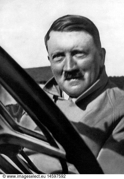 Hitler  Adolf  20.4.1889 - 30.4.1945  deut. Politiker (NSDAP)  Reichskanzler 30.1.1933 - 30.4.1945  unterwegs im Auto  um 1934