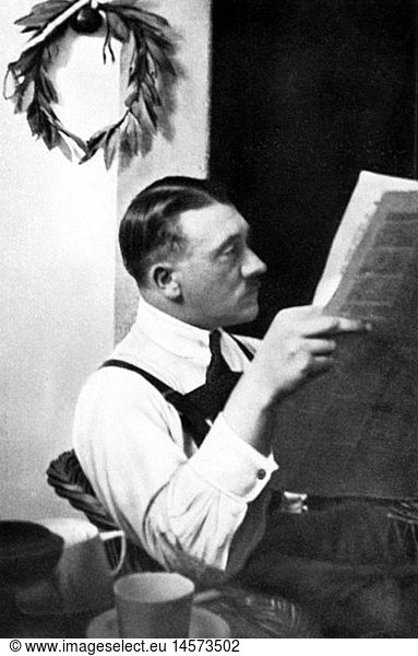 Hitler  Adolf  20.4.1889 - 30.4.1945  deut Politiker (NSDAP)  wÃ¤hrend Haft in Landsberg am Lech  1924  liest Zeitung