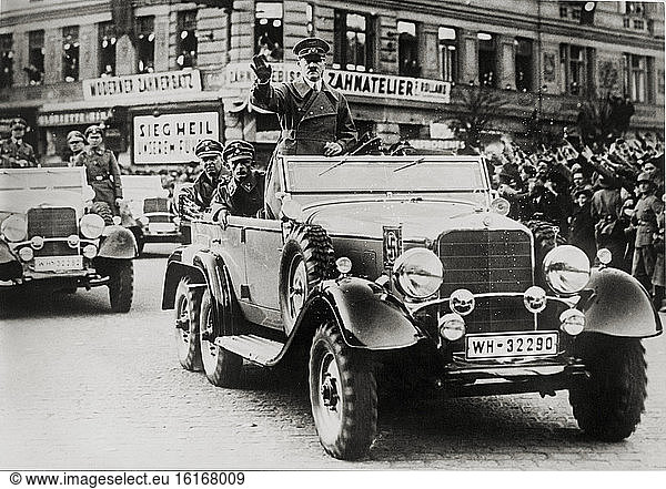 Hitler in Linz 1938