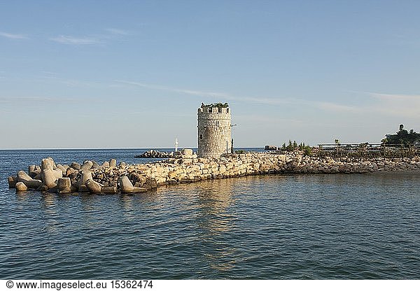 Hitorischer Turm am Strand  Heilige Konstantin und Helena  Bulgarien  Varna  Bulgarien  Europa