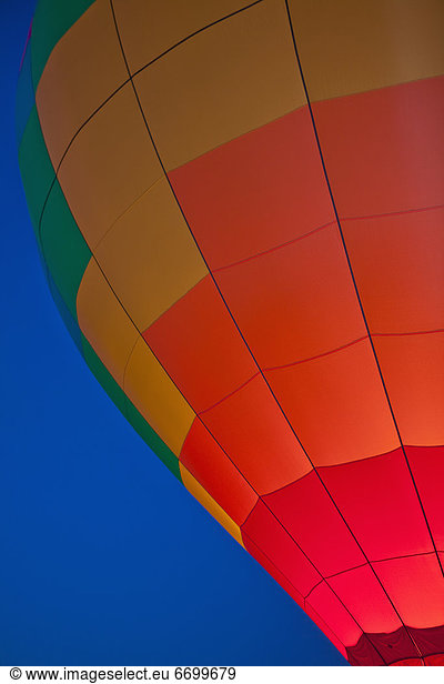 hoch  oben  beleuchtet  Nacht  Wärme  Luftballon  Ballon  Himmel