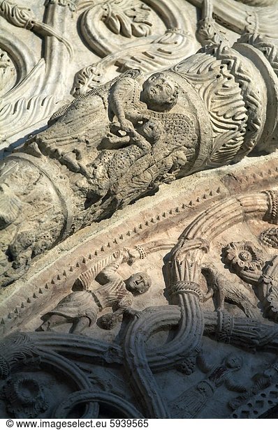 hoch oben nahe Wand Kirche schnitzen Assisi Italien Umbrien