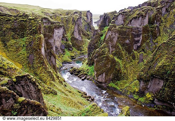 hoch  oben  Osten  fließen  Fluss  lang  langes  langer  lange  100  2  Schlucht  tief  Island  Süden