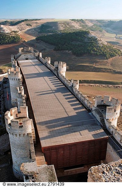 hoch  oben  Palast  Schloß  Schlösser  Feld  Ansicht  umgeben  Kastilien-Leon  Spanien  Valladolid