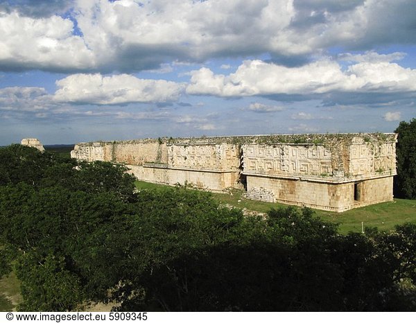 hoch  oben  Ruine  Palast  Schloß  Schlösser  Mexiko  Ansicht  Flachwinkelansicht  Winkel  Uxmal  Yucatan