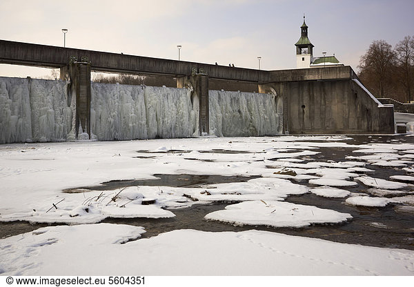 Hochablass Stauwehr im Winter Augsburg Schwaben Bayern Deutschland Europa