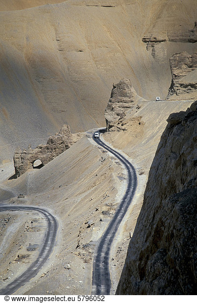 Hochwüste  Manali-Leh-Highway  bei Pang  Ladakh  Jammu und Kaschmir  indischer Himalaya  Nordindien  Indien  Asien